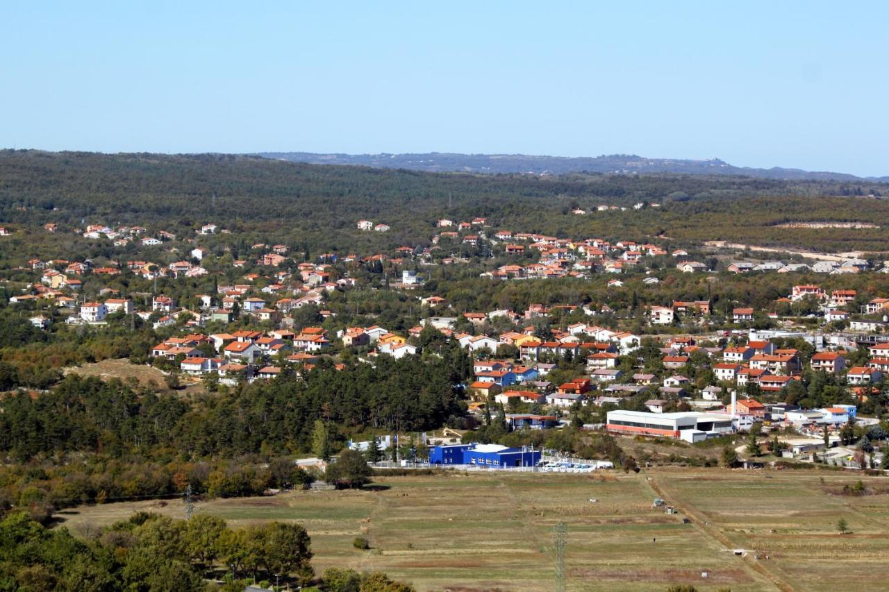 Apartments With A Parking Space Vinez, Labin - 11851 المظهر الخارجي الصورة