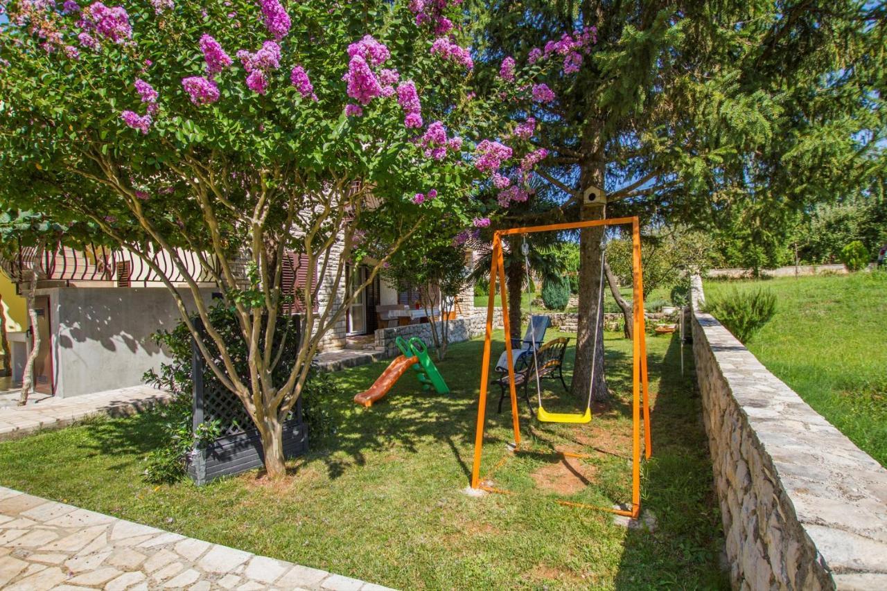 Apartments With A Parking Space Vinez, Labin - 11851 المظهر الخارجي الصورة
